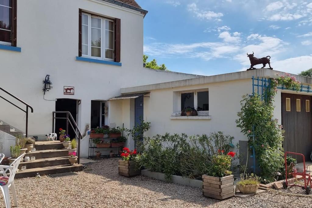 Les Noyers Monestois Entre Cher Et Canal De Berry Mennetou-sur-Cher Exteriér fotografie